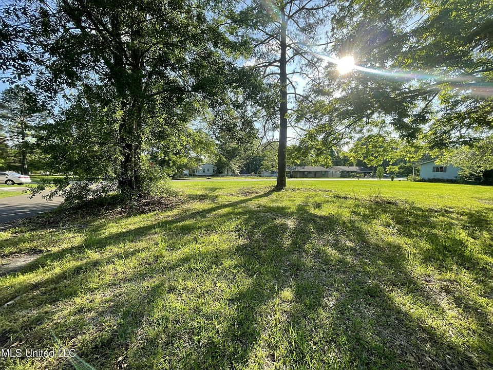 2nd image of 424 J C Killingsworth Dr