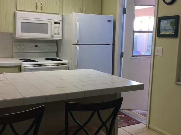 3rd image of 240 Harbor Dr S APT 1