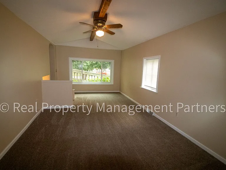 772 Hubbard St NE — Photo 21