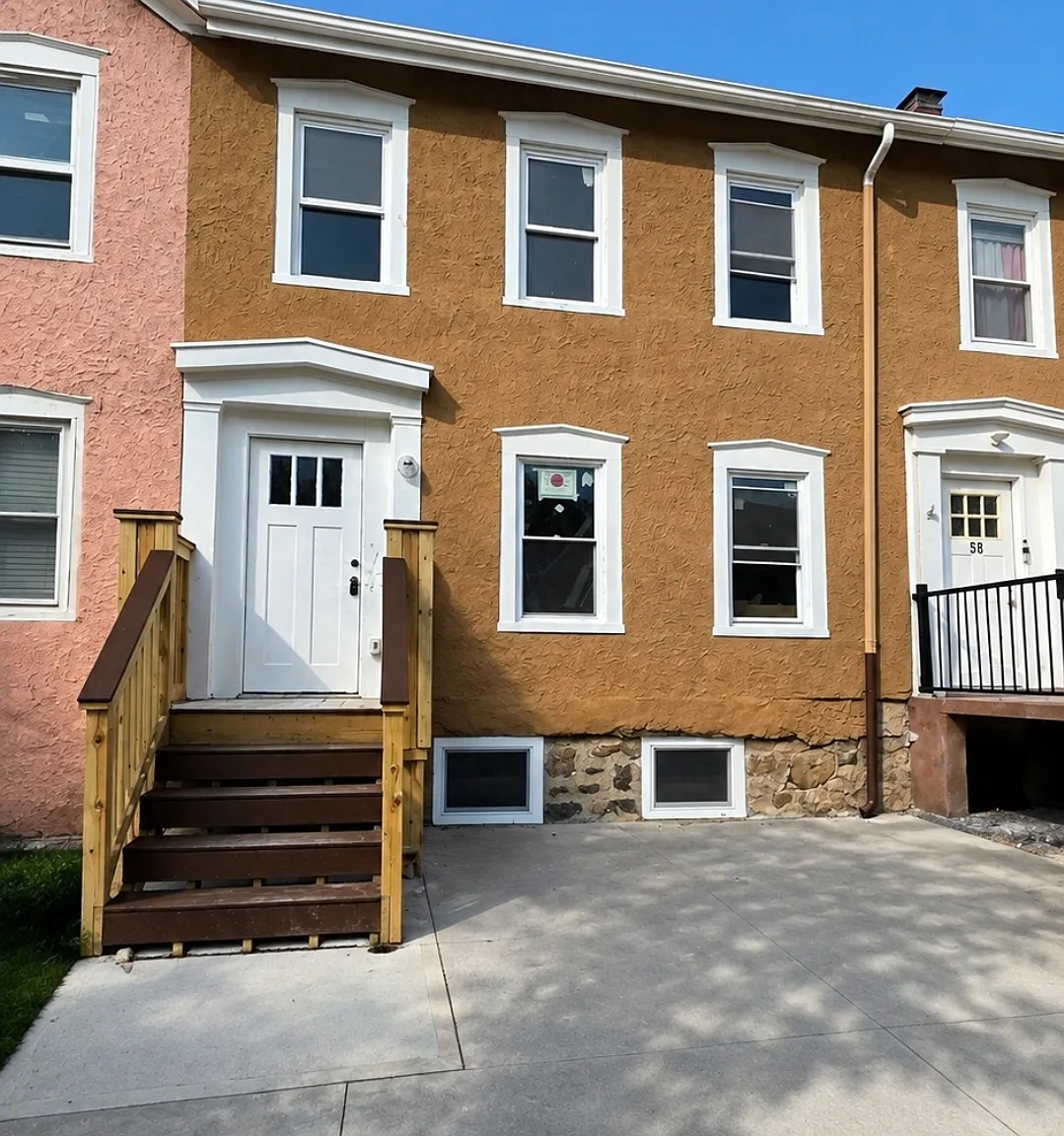 3 bed, 1.5 bath, 1240 sqft, $3,000 — Photo 1