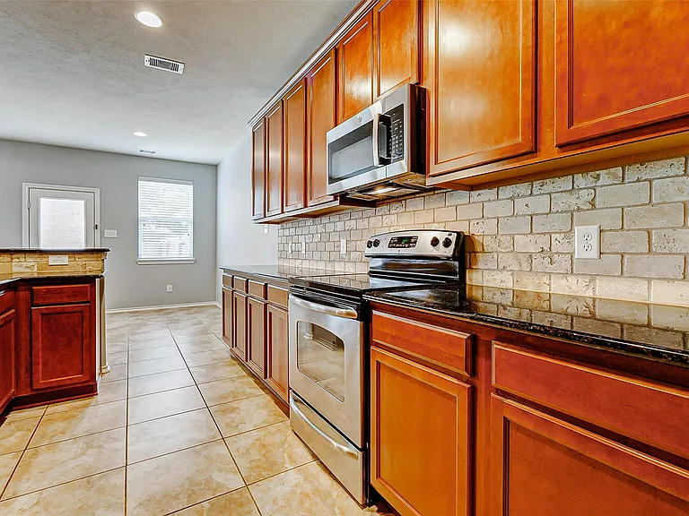 24522 Folkstone Cir — Photo 35