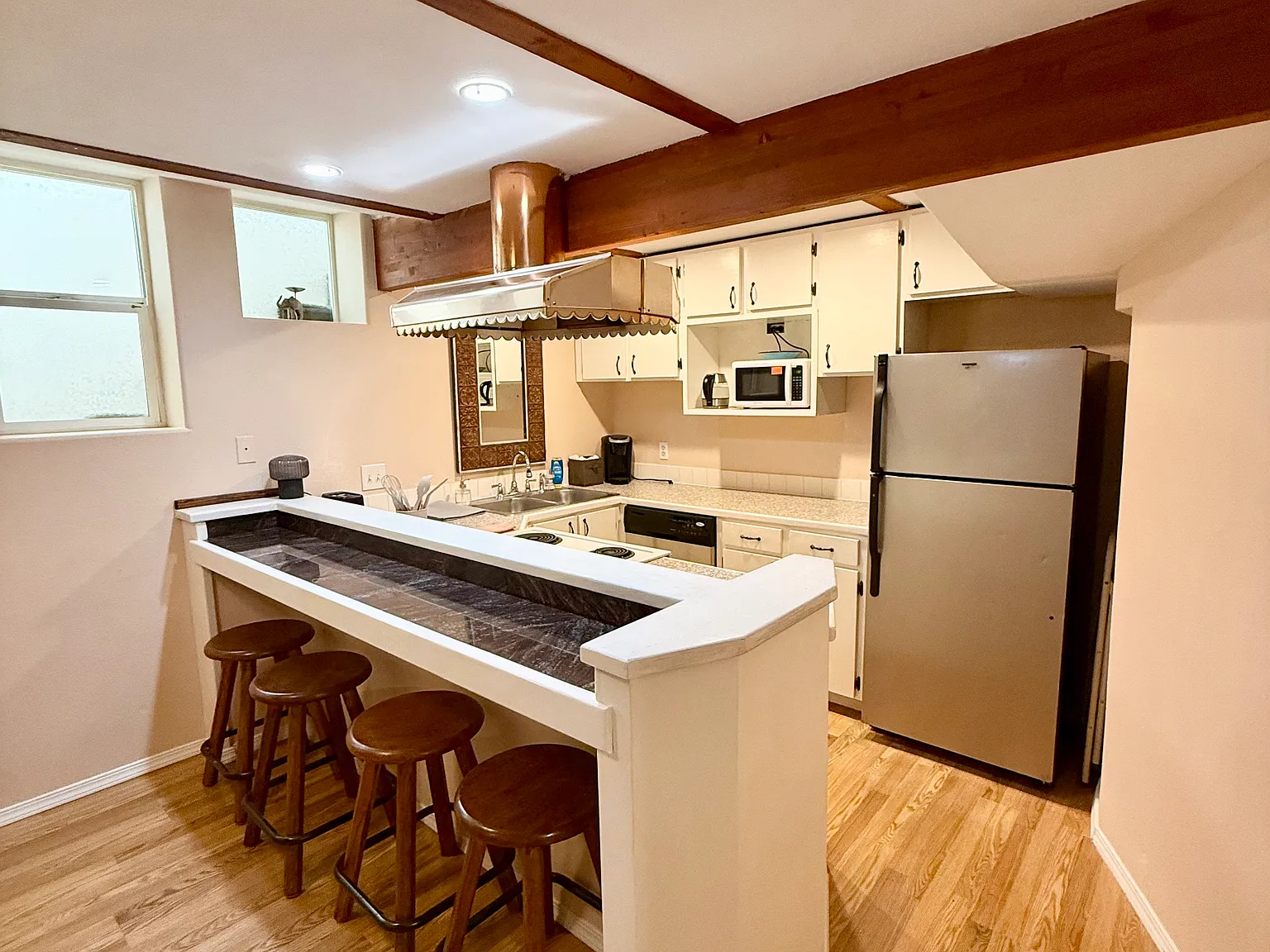 2 bed, 900 sqft, $1,950 — Photo 3