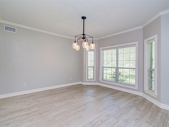 5th image of 143 Briar Meadow
