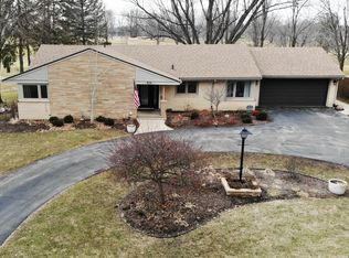 910 Roxbury Rd, Rockford, IL 61107