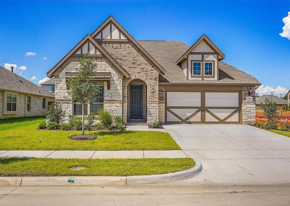 1st image of 1004 Red Oak Dr