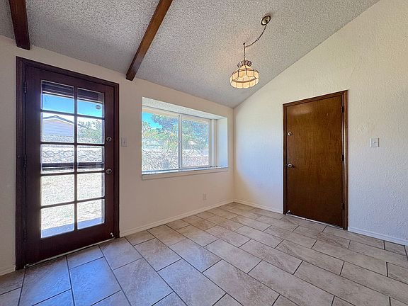 5th image of 6025 Belladonna Cir