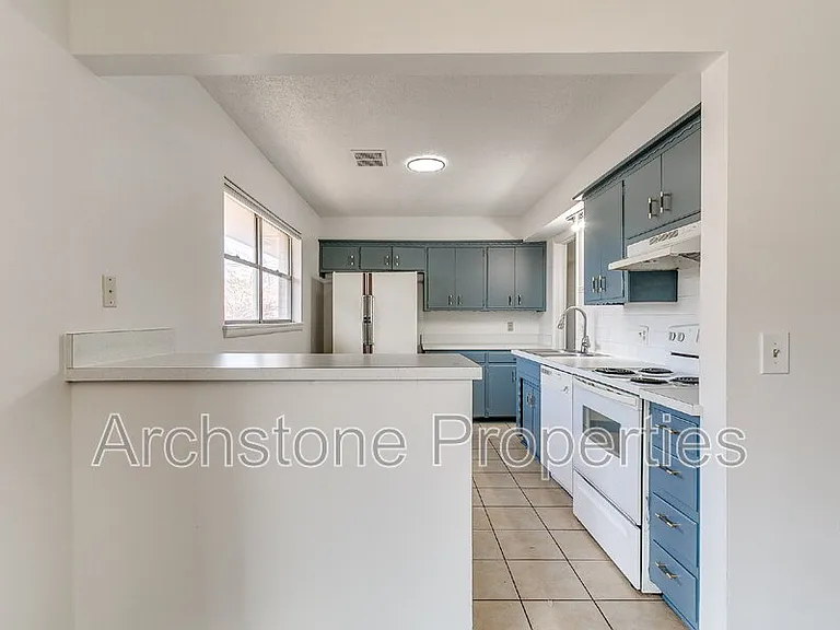4508 NW 26th St — Photo 18