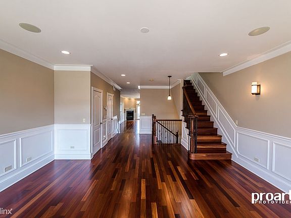 5th image of 2949 N Fairfield Ave