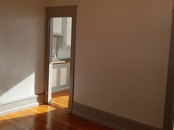 5th image of 108 1/2 W Callender St #7