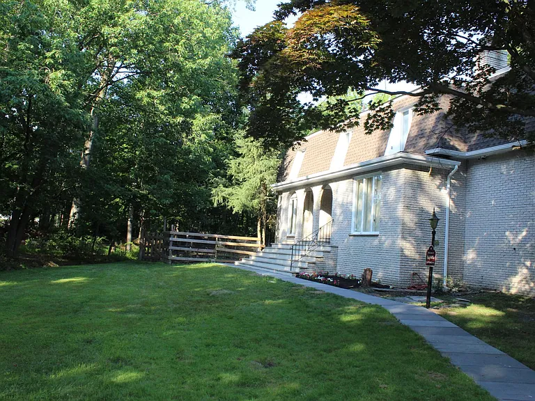 200 Hillside Ave — Photo 10
