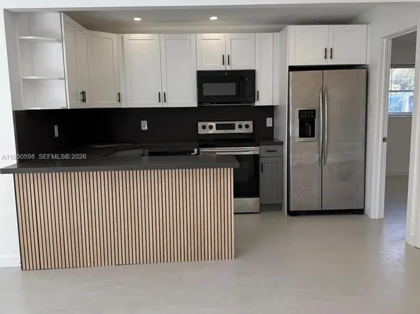 1056 SW 2nd St #1056, Hallandale, FL 33009