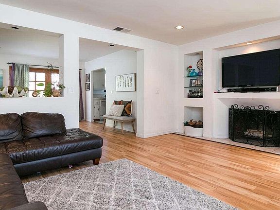 5th image of 300 Aliso St