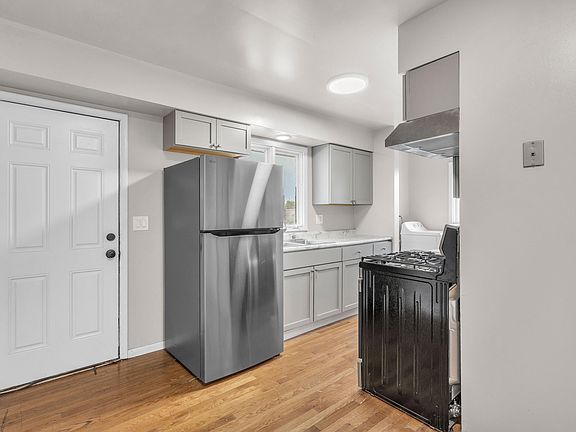 5th image of 1139 Logan St
