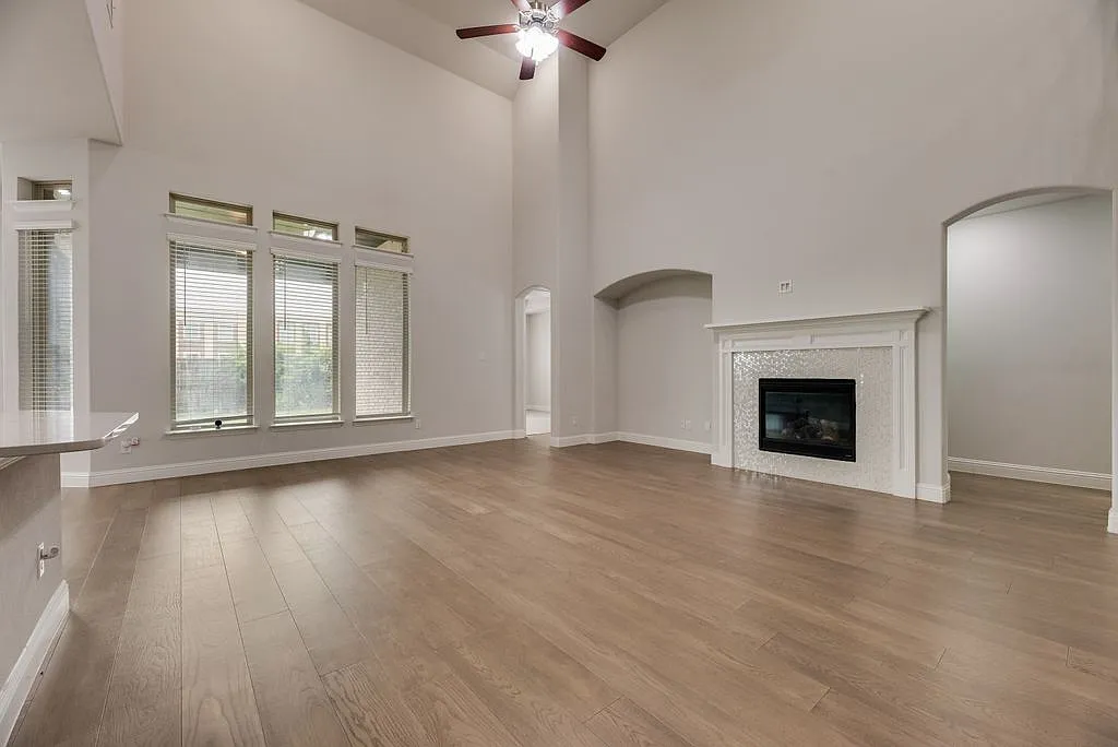 4 bed, 3.5 bath, 3653 sqft, $3,995 — Photo 3