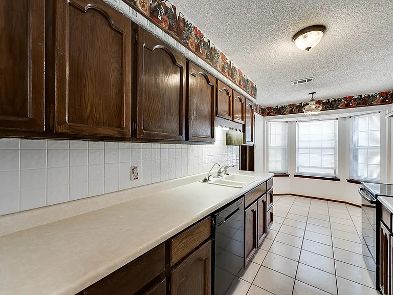 3245 Preston Dr — Photo 7