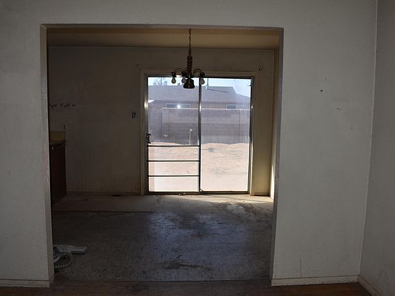 5th image of 4716 Douglas Macarthur Rd NE