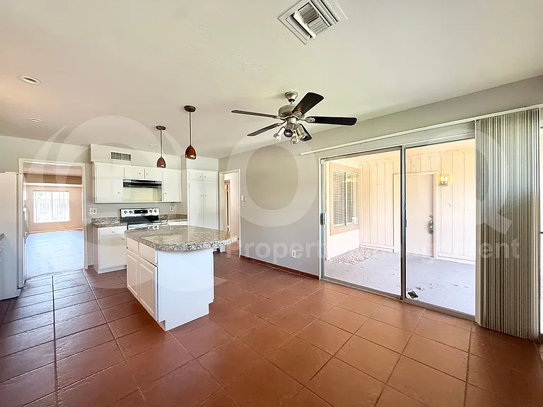 4950 E Lake Point Cir — Photo 3
