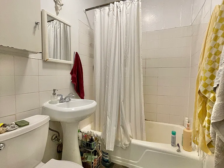 1046 Bergen St — Photo 13