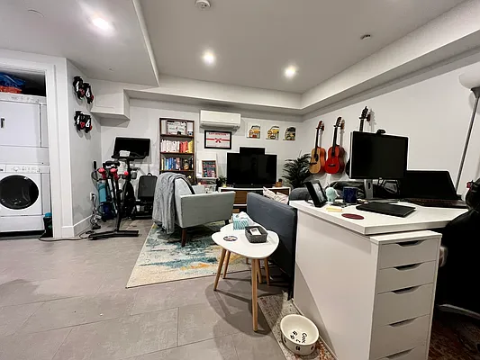 Rented by Bohemia Realty Group | media 18