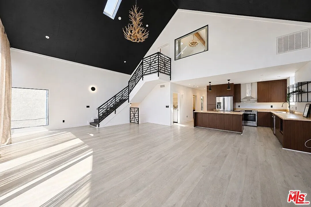 3 bed, 3.0 bath, 3600 sqft, $10,500 — Photo 4