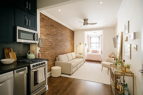 334 E 6th St #2 Photo 1