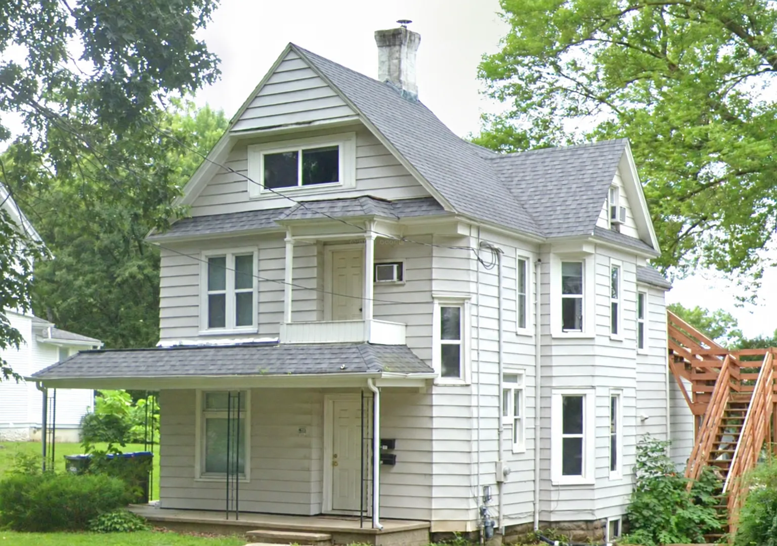 Available August 1st, 6 bedroom, 2 bathroom, Off Street Parking Included! — Photo 1