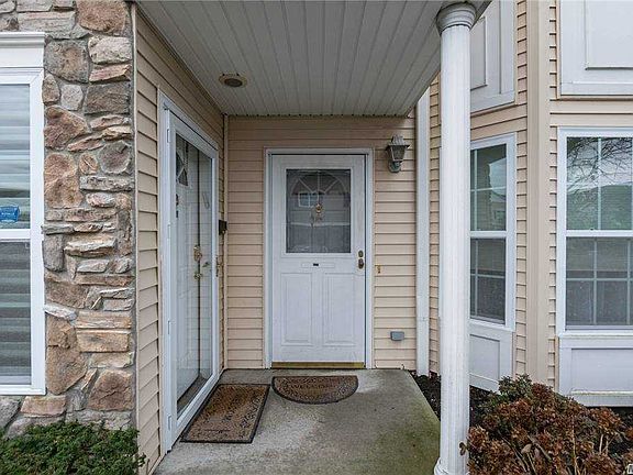 3rd image of 376 Summer Ct