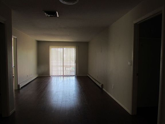 2nd image of 3231 Lakeside Dr APT 209