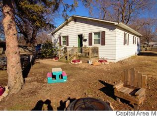 524 S Walnut St, Taylorville, IL 62568
