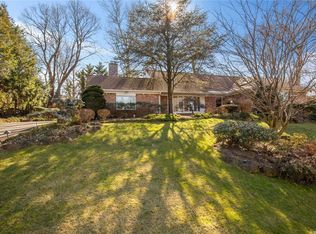 80 Cedar Dr, Great Neck, NY 11021