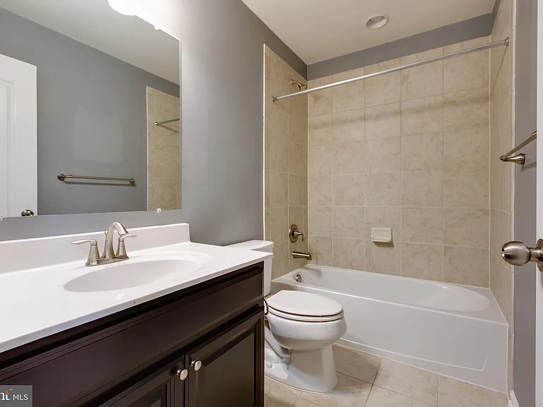 1314 Hawthorn Dr — Photo 27