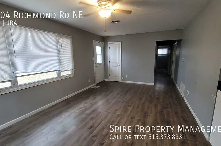 1504 Richmond Rd NE — Photo 2