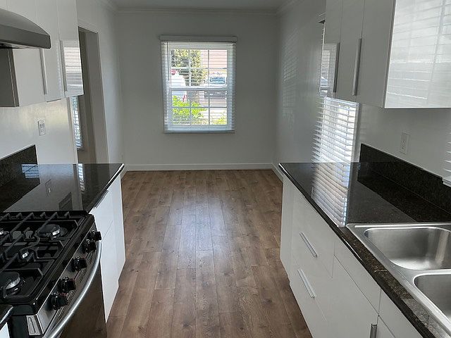 Recently restored kitchen with a nice dinning area.