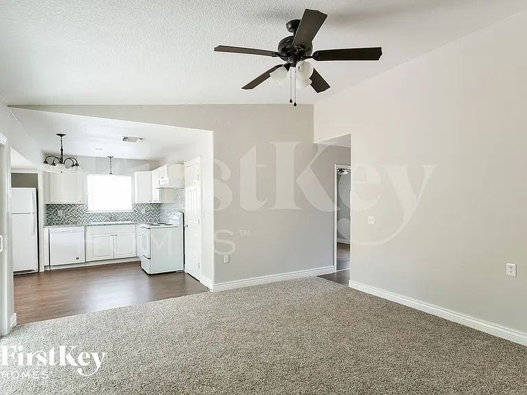 11822 El Sendero St — Photo 7