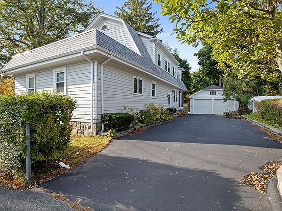 4th image of 125 Willow Ave