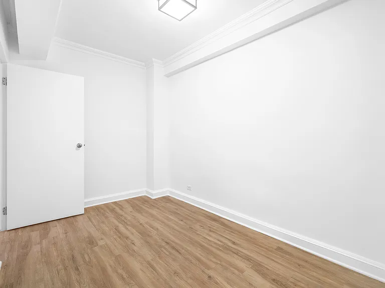 136 E 55th St #2R — Photo 17