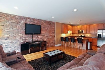 4th image of 1062 N Milwaukee Ave #2