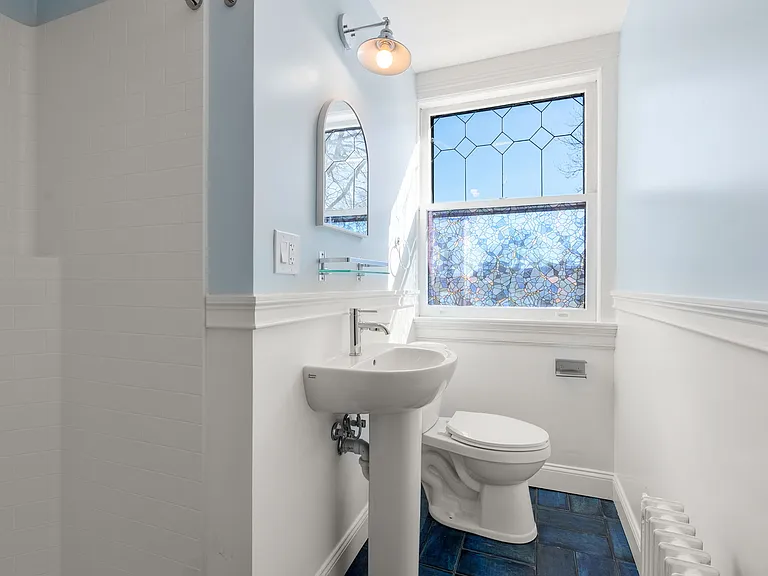 360 Farmington Ave #11 — Photo 3