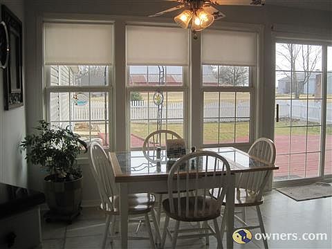 Eat in Kitchen table