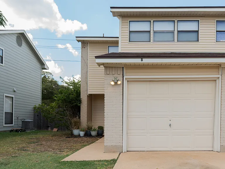 2640 Gwendolyn Ln #B — Photo 2