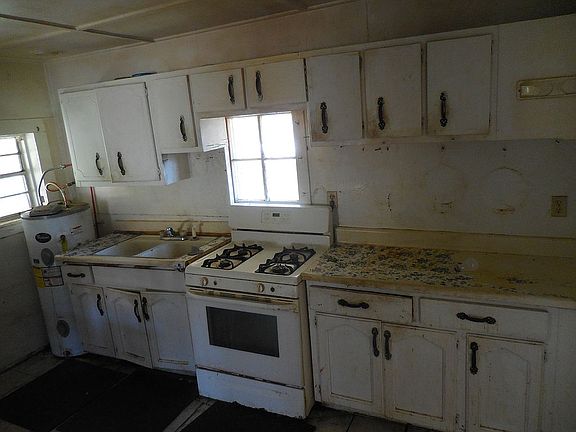 5th image of 612 N Q St