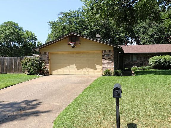 3rd image of 2713 Blackwood Dr