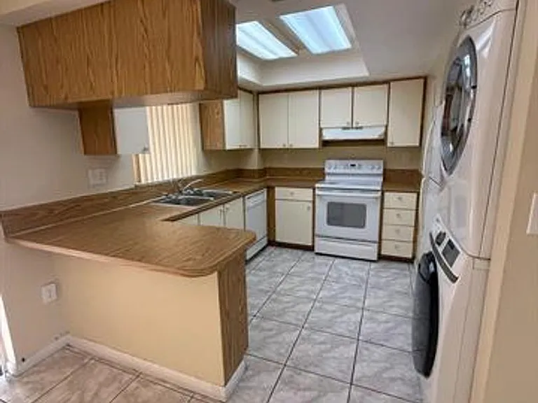 5232 SW 122nd Ter #Townhouse 5232 — Photo 6