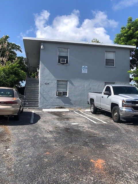 2nd image of 808 8th St #824-1