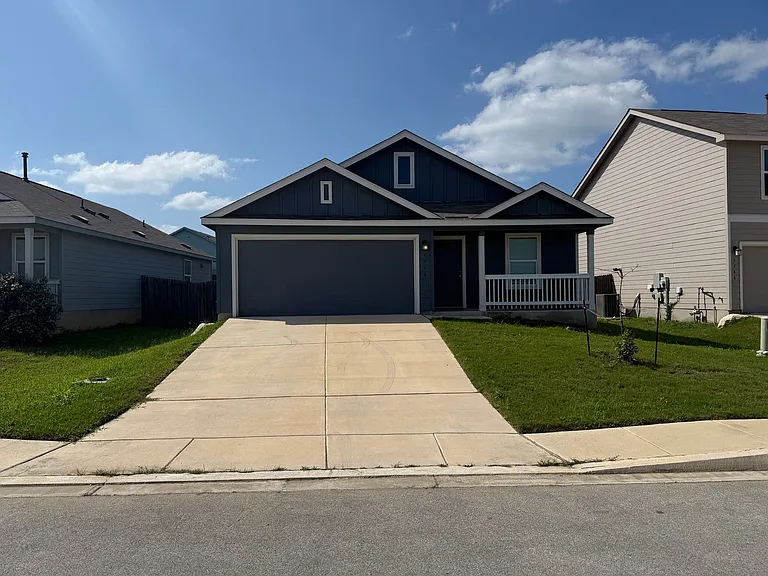 5750 Companion Loop — Photo 1