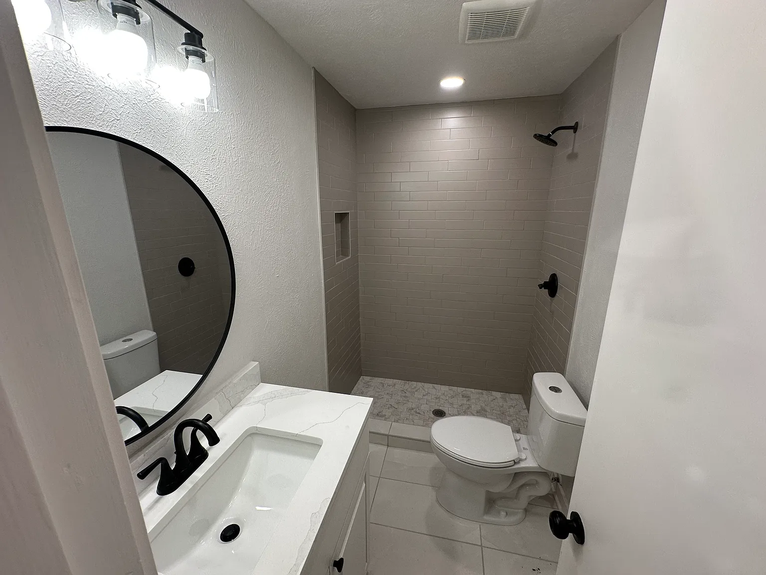 5 bed, 3015 sqft, $3,350 — Photo 4