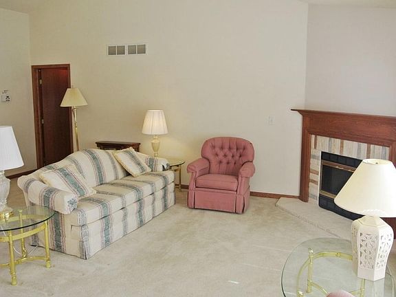 3rd image of 7669 W Stonewood Cir