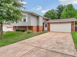 15 Spring Wood Dr, Saint Peters, MO 63376