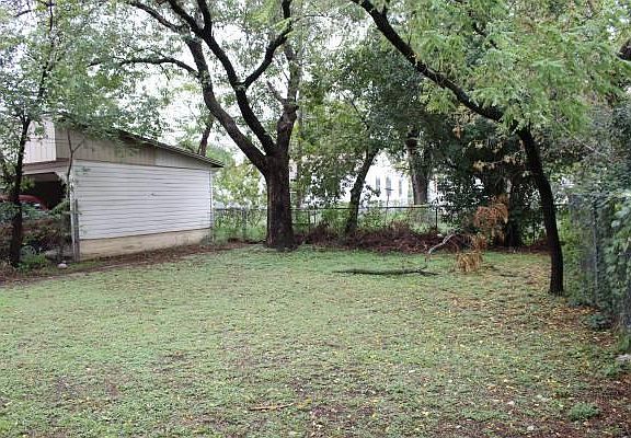 3rd image of 933 Hoke Smith Dr