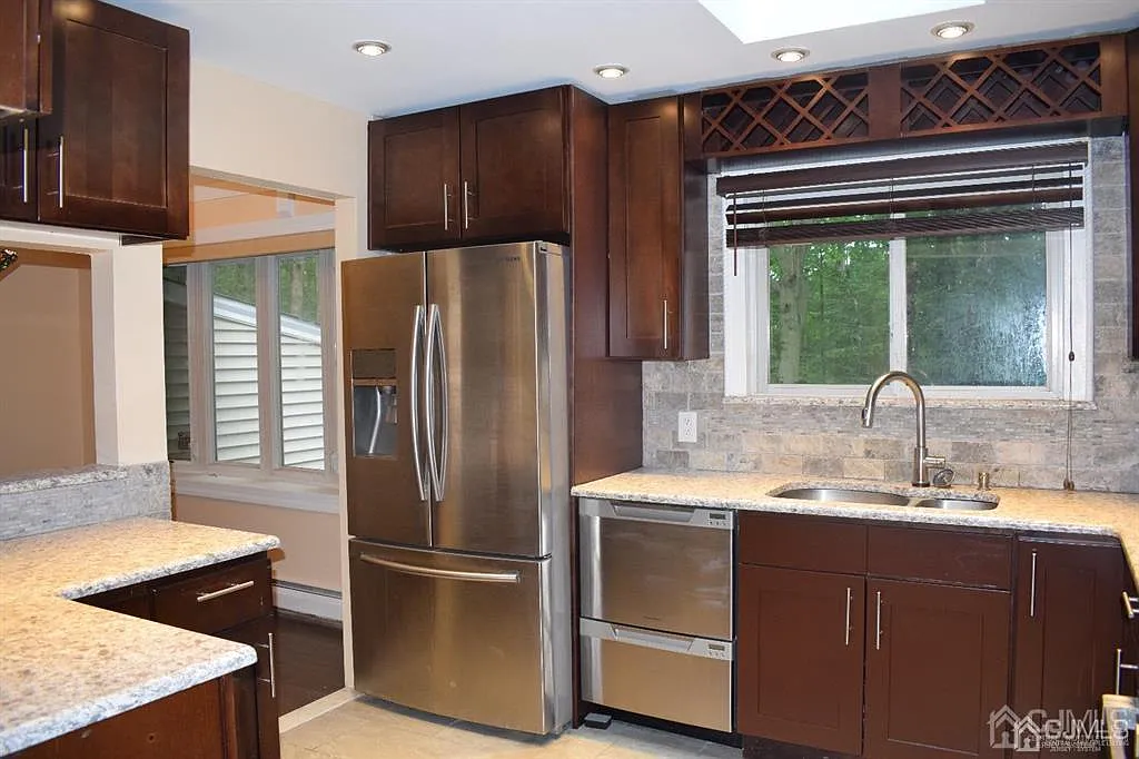 4 bed, 2.0 bath, 1627 sqft, $3,650 — Photo 3